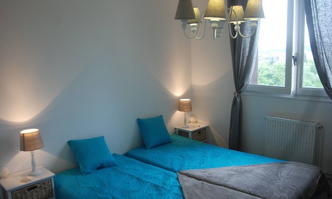 Annecy Apartment | Scenic Annecy Retreat: Lake Views and Convenient Parking