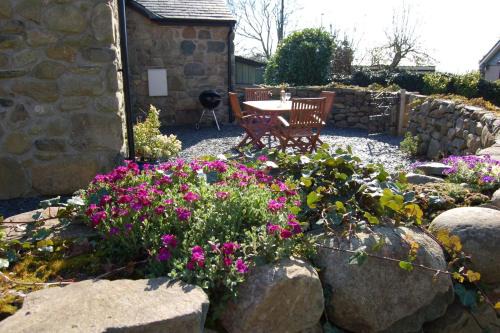 Barmouth House | Pet-Friendly Anneddle Cottage in Talybont, Guest Rated 9.7