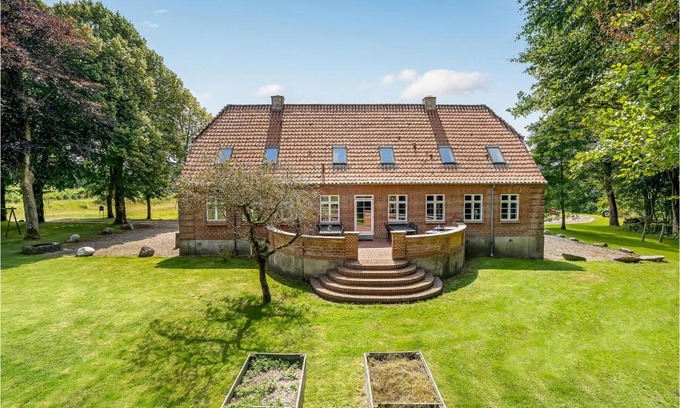 Gadbjerg House | Discover Anneksgaarden: Pet-Friendly Retreat with Pool