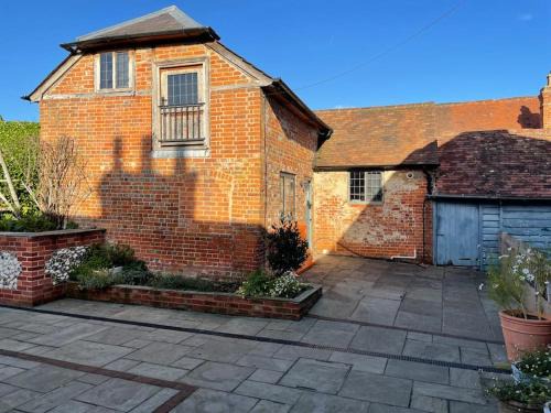 Greywell House | Discover Annex at Southfields in Scenic Hampshire Village