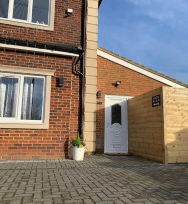 Beddington South Apartment | Family-Friendly One Bedroom Flat in South London