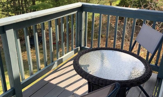 Red Cliff Apartment | Idyllic Deperrys On the Lake: Family-Friendly with Views