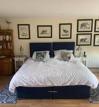 Daventry House | Guest Rated 10/10: Annexe Newnham with Kitchen Amenities