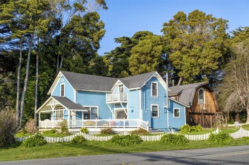 Fort Bragg House | Cozy Annie's Beach House: Pet & Child Friendly Retreat