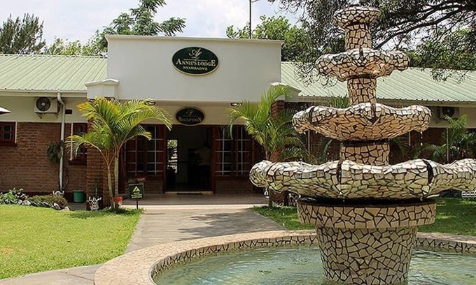 Blantyre Cabin | Discover Annie's Lodge Blantyre: Ideal for Families and Foodies