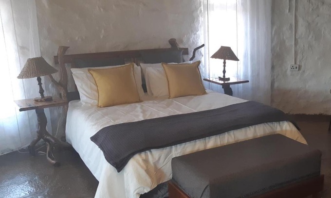 Lanseria Apartment | Discover Annie's Place: Top-Rated Pool & Breakfast Retreat