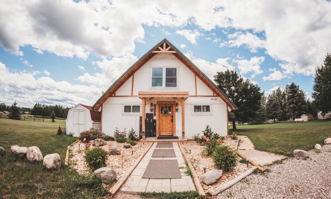 Boyne Falls House | Explore Annie's Place: Newly Renovated with EV Charging