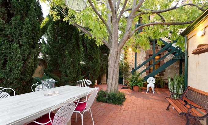 Fremantle House | Exceptional Annie's Victorian Terrace with Ocean Views