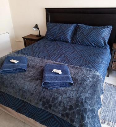 Emfuleni House | Child-Friendly Retreat at Annies Overnight with Hot Tub