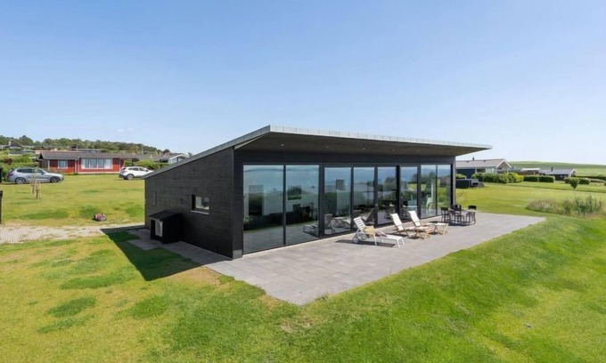 Skødshoved Strand House | Relax at "Anniina" - Oceanfront Getaway with Spa Access