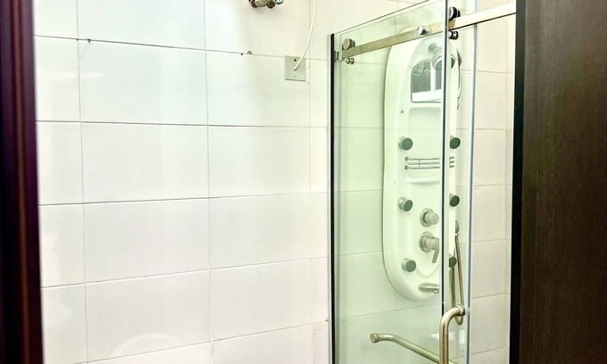 Utako Apartment | Experience Relaxation at AnniJ with Spa and Hot Tub Access