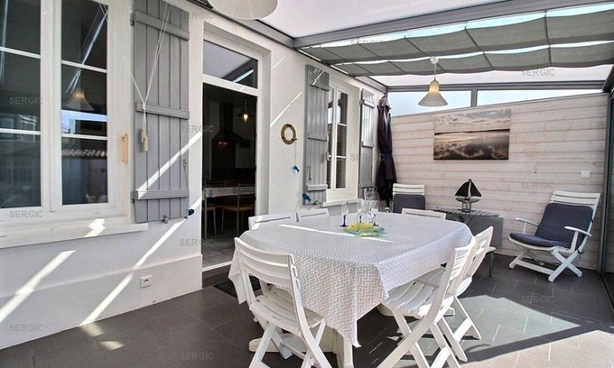 Le Crotoy House | Beautiful Oceanfront Home Near Beach and Shops - 8.8/10