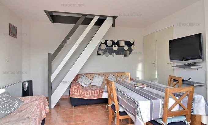 Berck-sur-Mer Apartment | Bright Coastal Cottage for 4 with Ocean Views and Parking