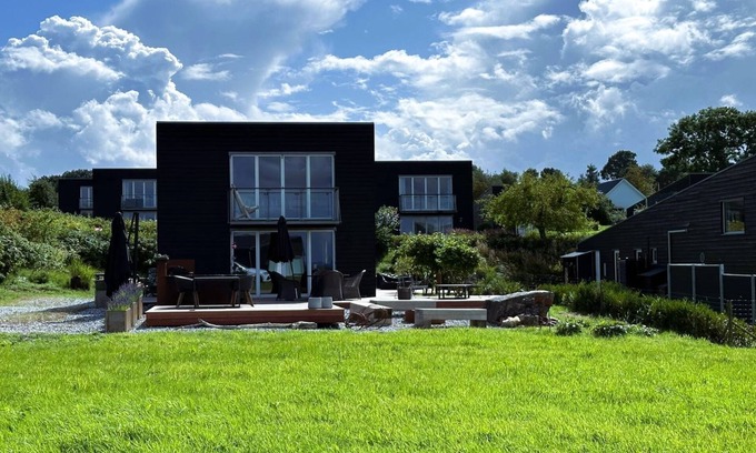 Middelfart House | Cozy Oceanfront Retreat "Anny" - Steps from the Sea