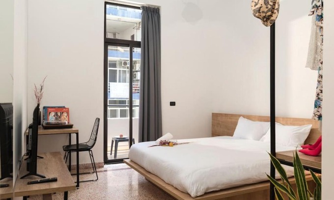 Gemmayzeh Apartment | Cozy Anoor 209 Studio with Kitchen & Balcony in Gemmayze