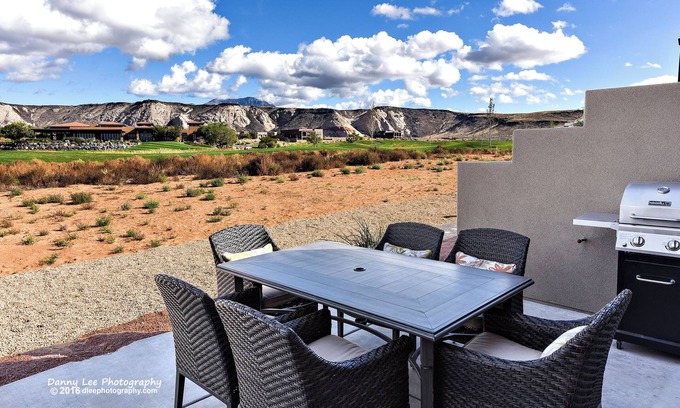 St. George Villa | Unforgettable Getaway at The Ledges Golf Club with Spa & Pool