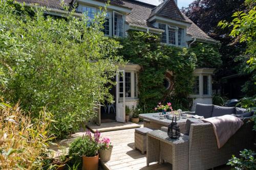 New Forest District House | Exceptional Anoush: 4-Star Stay with Family and Pet Amenities