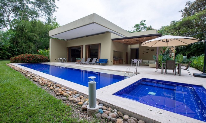 Anapoima Villa | Inviting House with Pool and Spa in Mesa de Yeguas