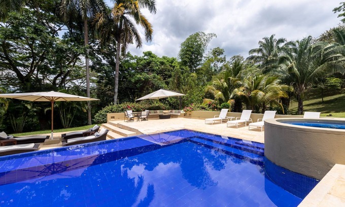 Anapoima Villa | Exclusive Villa Retreat in Mesa de Yeguas with Pool & Spa