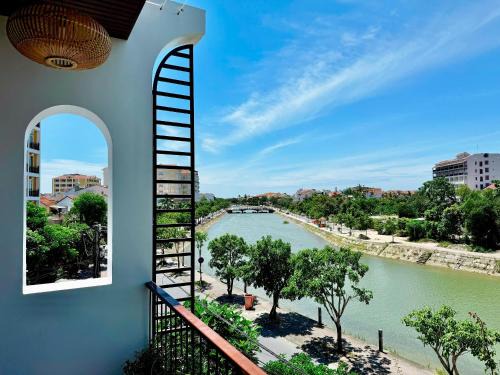 Thanh Ha Villa | Experience Hoa Vang Riverside Villa with Oceanfront Dining