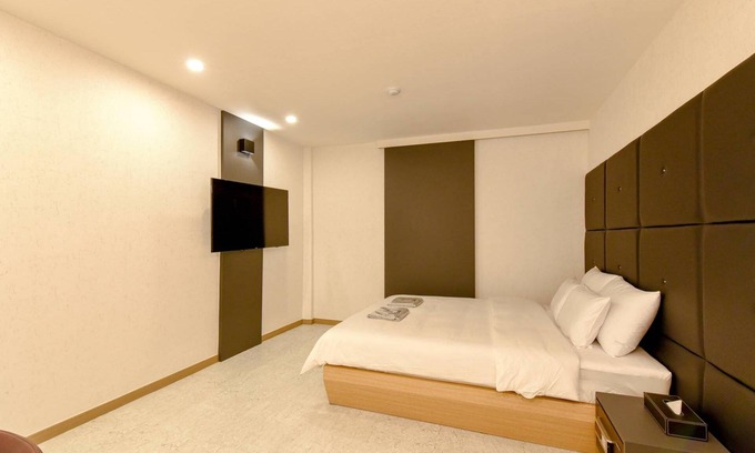Suwon Hotel | Eco-Friendly Stay at Ansan Vant Hotel with Kitchen Access