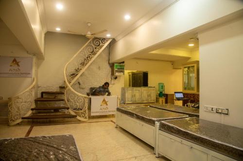 Gulmohar Road Apartment | Ansh Dornitiry & PG