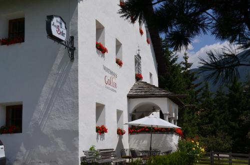Rasun di Sotto House | Discover Ansitz Goller: Pet-Friendly Retreat with Dining