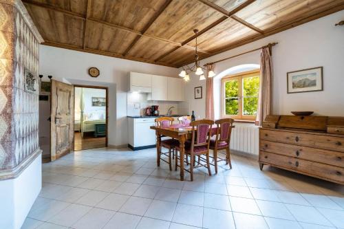 Tesimo Apartment | Discover Ansitz Gurtenhof Graf v Frankenberg's Family-Focused Comfort