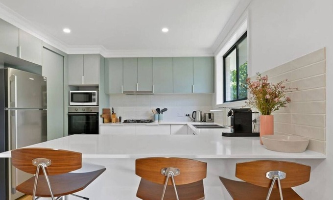 Bletchington House | Discover Anson Abode: Modern Comfort in CBD Living