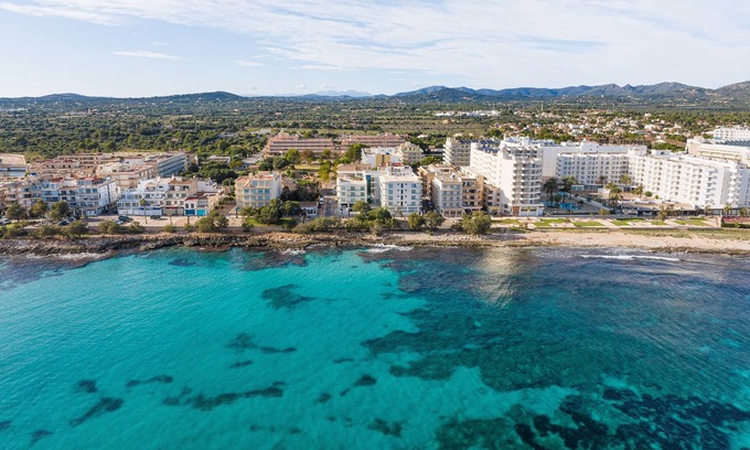 S'illot House | Seaside Escape: ANTIC 101 with Ocean View & Free Wifi