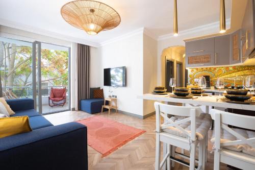Kaleici Apartment | Discover Antalya NO:6 - Art House with Breakfast & High Ratings