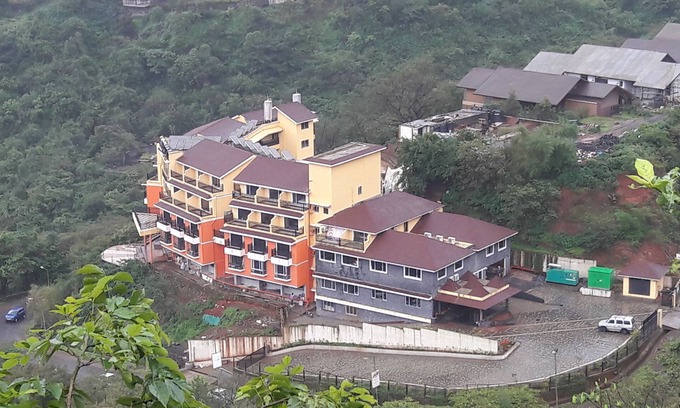 Lavasa Hotel | Comfortable Antariksh Retreat with Breakfast & Accessibility