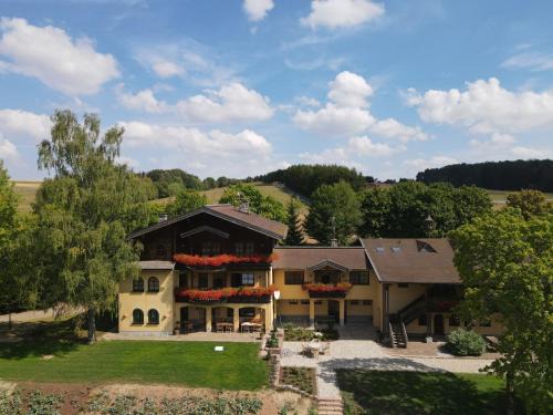Bromskirchen Hotel | Experience Comfort at Ante Romantikhof with Ocean Views
