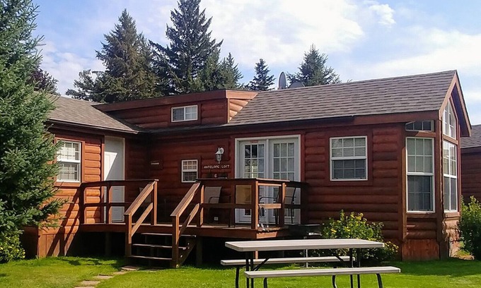 Rapid City Cabin | Discover Antelope Loft: Cozy Cabins with Breakfast Included