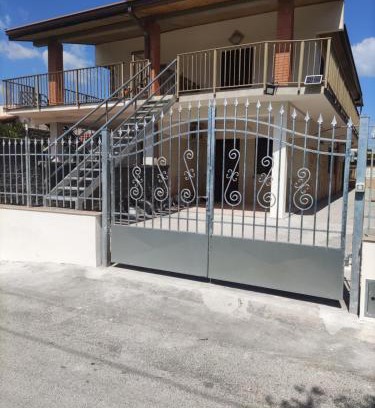 Agnone Apartment | Anthony House: Ocean View with Private Beach Access