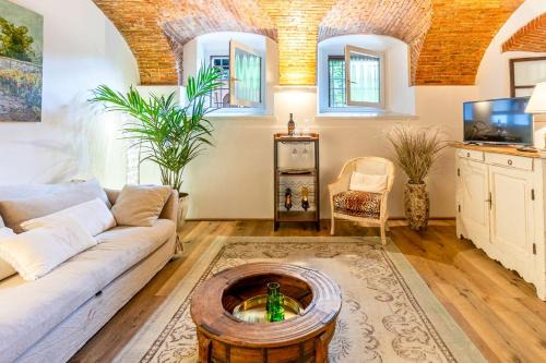 San Felice del Benaco Apartment | Discover Antica Dimora: Highly Rated Family-Friendly Stays