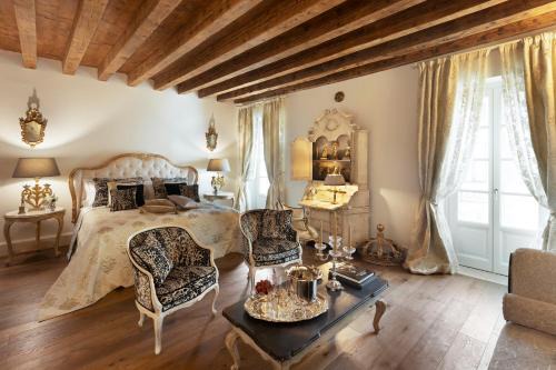 Desenzano del Garda City Centre Hotel | Discover Antica Dimora Desenzano - Guest Rated 9.8/10
