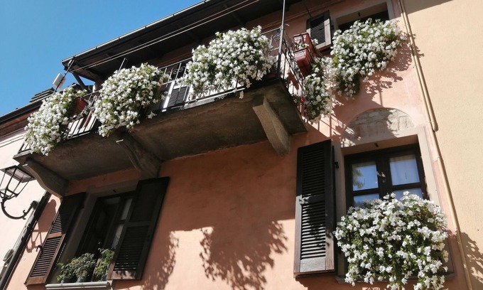 La Morra House | Discover Antica Dimora: 10/10 Rated, Pet-Friendly Retreat