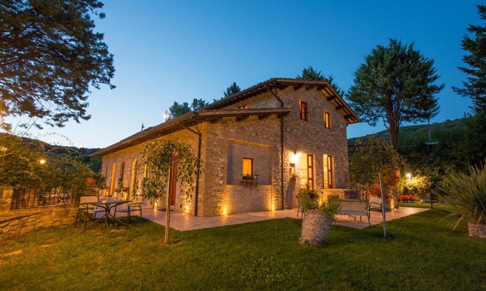 Assisi House | Antica Fonte: Pet-Friendly Stay with Hot Tub & Top Ratings