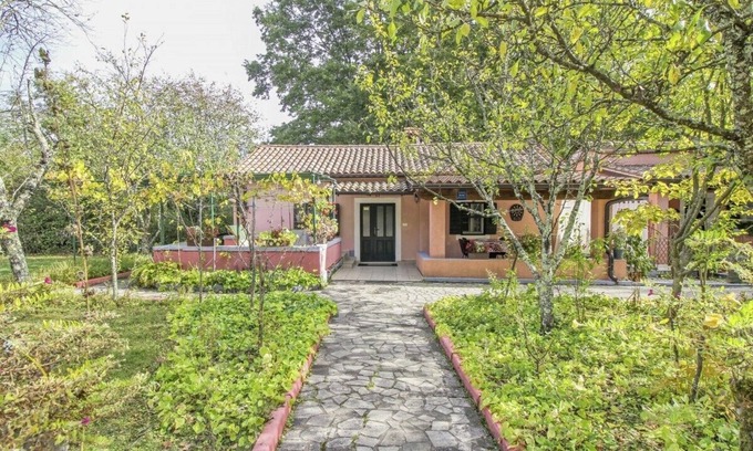 Gracisce House | Cozy Antica Retreat in Jakačići with Private Pool