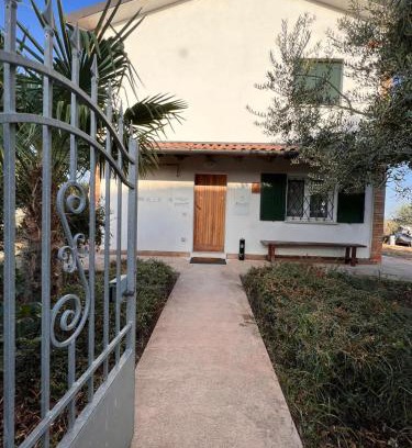 San Nicolo di Argenta House | Welcoming Antica Locanda Zio Cesare: Family-Friendly Retreat