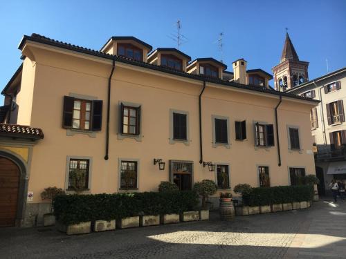 Monza Hotel | Elegant Stay at Antica Trattoria dell'Uva with Great Amenities