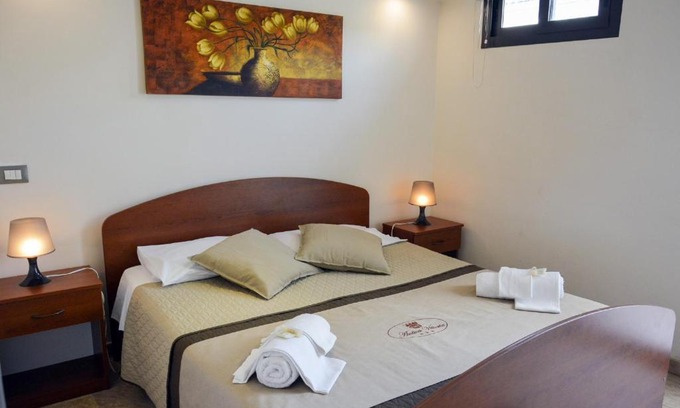 Vittoria Bed & Breakfast | Pet-Friendly Antica Vittoria with Oceanfront Pool & Spa