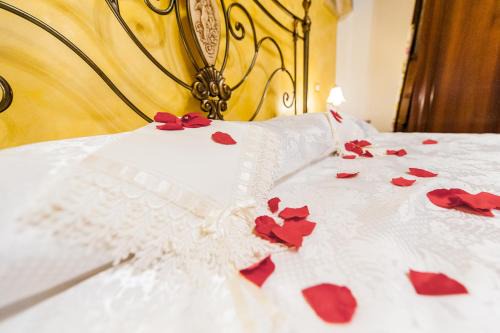 Scorrano Apartment | Discover Antiche Corti: Family-Friendly Getaway with 9.2 Rating