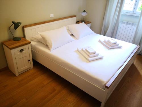 Citta Nuova-Barriera Nuova-San Vito-Citta Vecchia Apartment | Cozy Antico Borgo Apartment: Family & Pet-Friendly Retreat