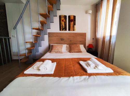 Meina Apartment | Idyllic Retreat at Antico Borgo tra i Laghi - Pet Friendly