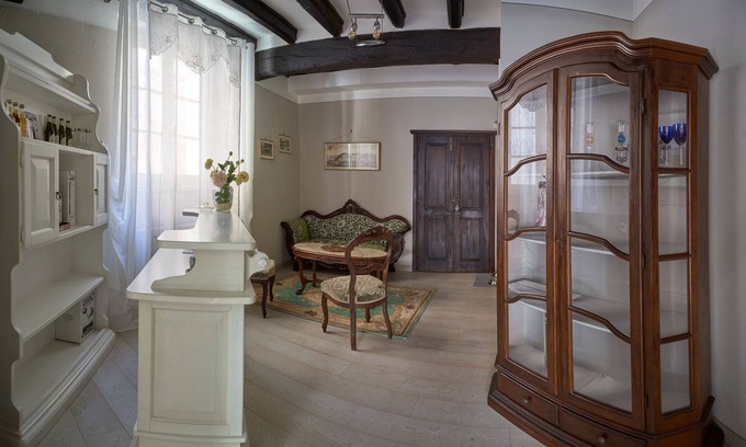 Piazza House | Discover Antico Palazzo: Eco-Friendly Stay with Breakfast