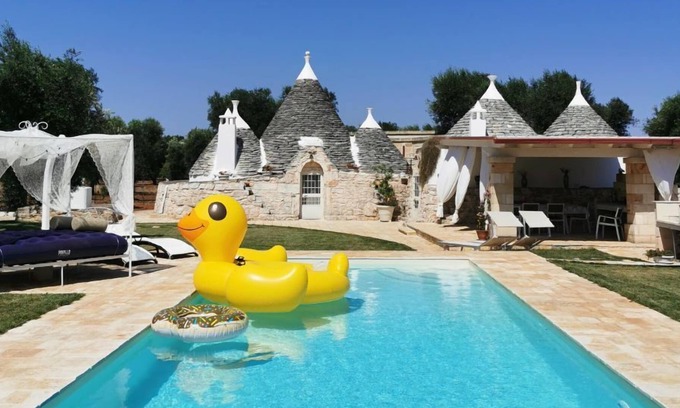 Latiano Villa | Antico trullo ristrutturato con piscina e giardino
