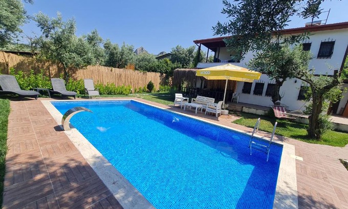 Iznik House | Discover Antik House İznik: Family-Friendly with Pool Access
