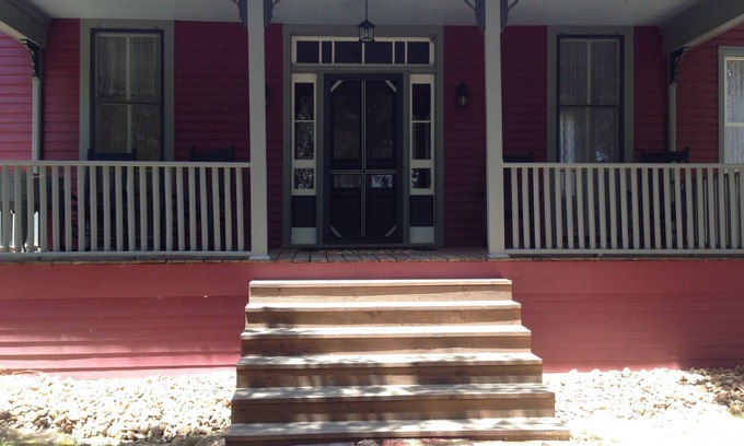New Ulm House | Historic 1890 Farm House in New Ulm - Ideal for Getaways
